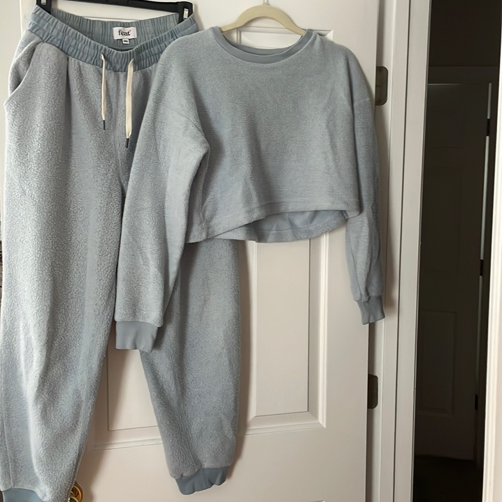 Feat light blue set